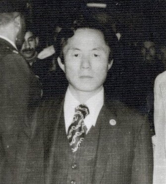 General Choi Hong Hi, fundador do Taekwondo, fotografado em Teer&atilde; em 1970